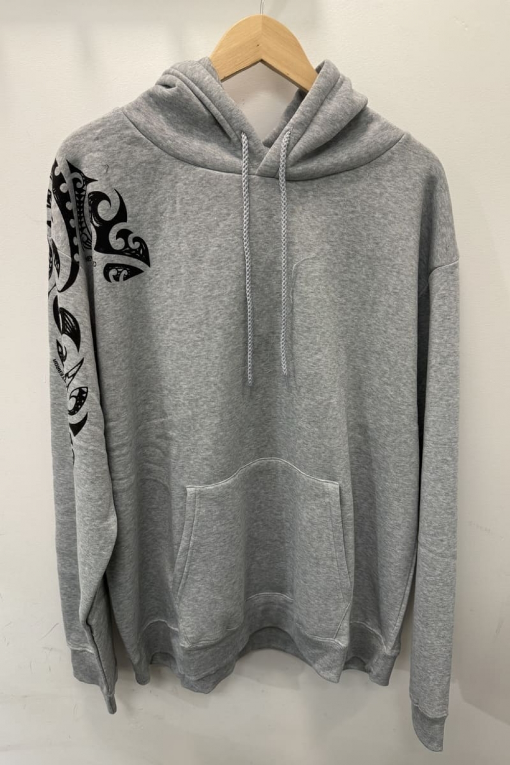 新西兰Tattoo Shoulder 纹身肩部设计套头连帽卫衣（两色可选/多尺码可选）